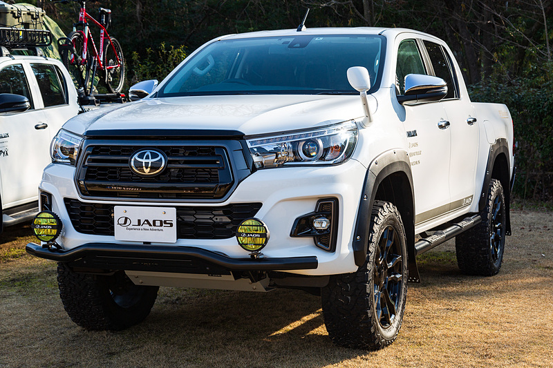 試乗会会場には冷凍車、欧州仕様車、南ア仕様車、TRD用品装着車など、さまざまなバリエーションのハイラックスが展示されていた