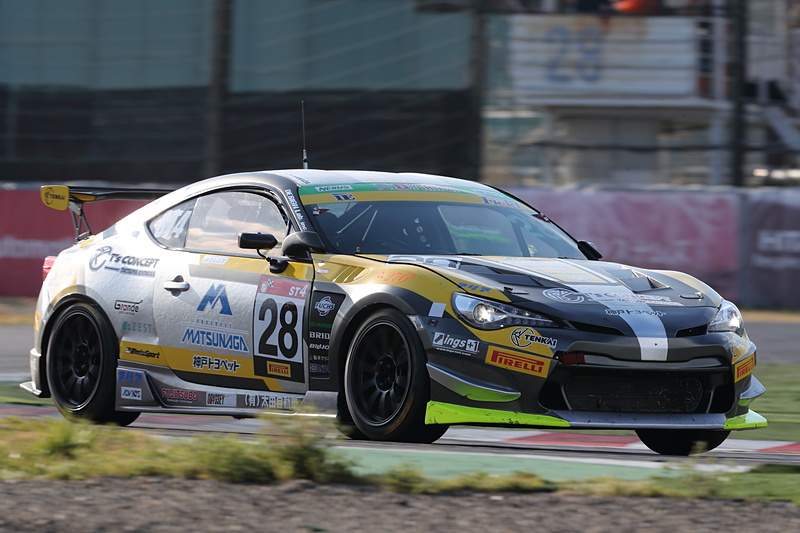 ST-4 4位 No.28 T's CONCEPT 86（TOYOTA86）