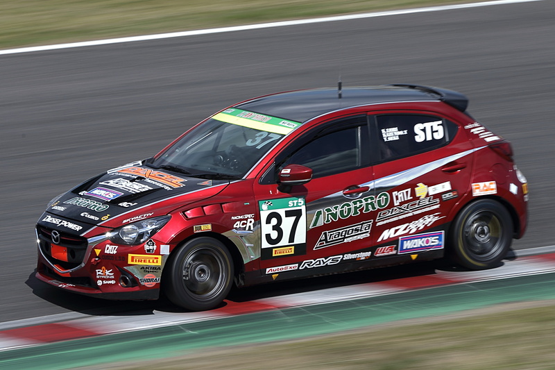 ST-5 1位 No.37 DXLワコーズNOPROデミオSKY-D（DEMIO SKYACTIV-D）