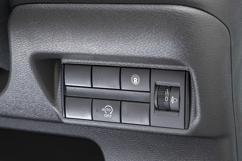 ステアリングコラム右側のスイッチ群