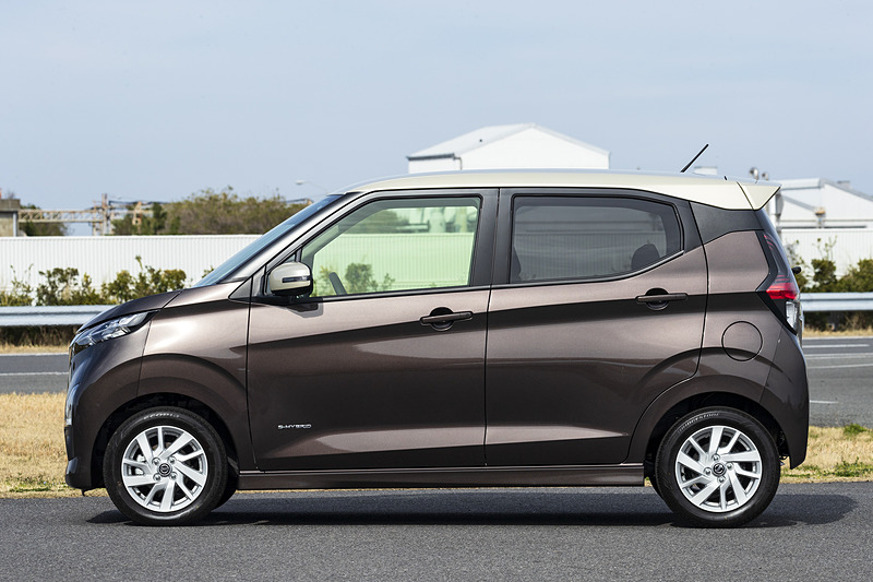 ウインドウまわりがブラックアウトするため、実質的には3トーンのような印象