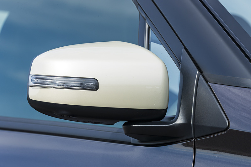 LEDウインカーを内蔵したドアミラー