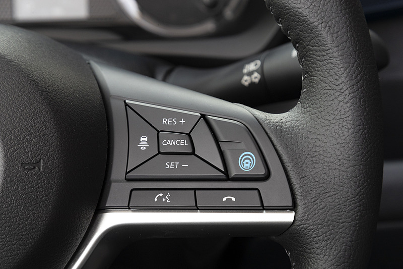 右スポーク部にプロパイロットのスイッチが付く