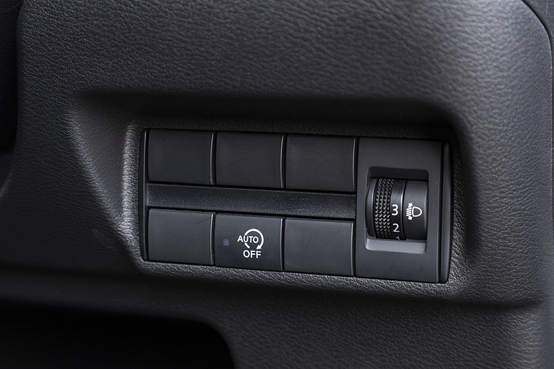 ステアリングコラム右側のスイッチ群