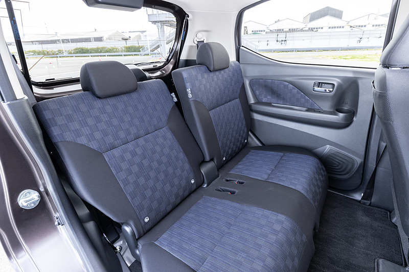 左右独立してリクライニングが可能