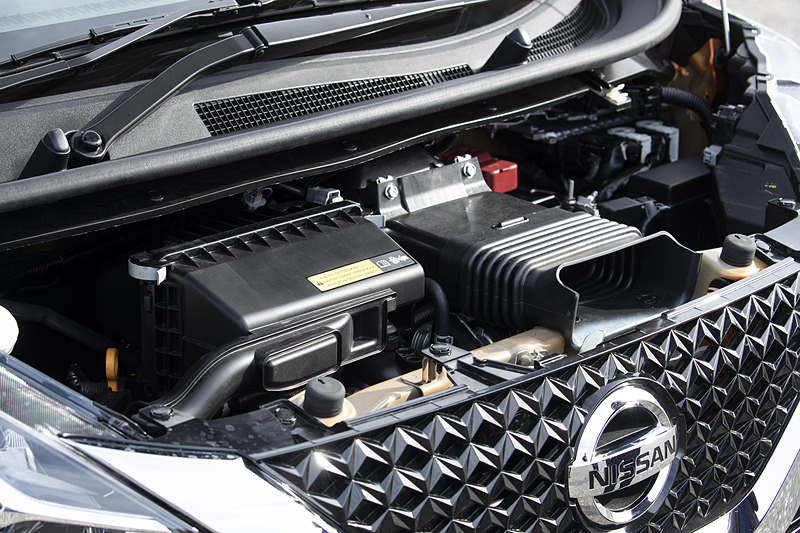 ターボエンジンのスペックは最高出力47kW（64PS）/5600rpm、最大トルクは100Nm（10.2kgfm）/2400-4000rpm