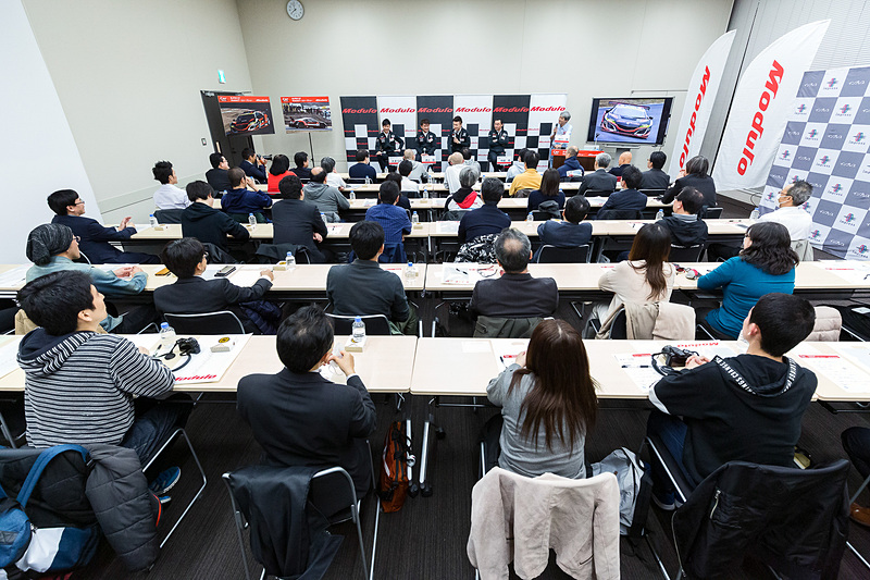 SUPER GTでも人気の高い2チームが参加する回とあって応募が殺到。そこでいつものインプレス本社ではなく広い会場を借りて開催された「SUPER GT Moduloチームトークショー2019」だ