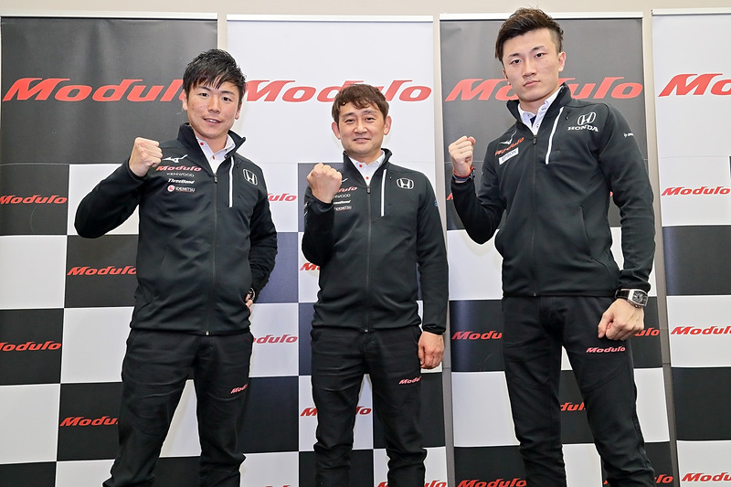 GT500クラスの64号車とGT300クラスの34号車。サーキットへ行く人も自宅で中継を見る人も、このModuloの2台の応援をよろしくお願いします