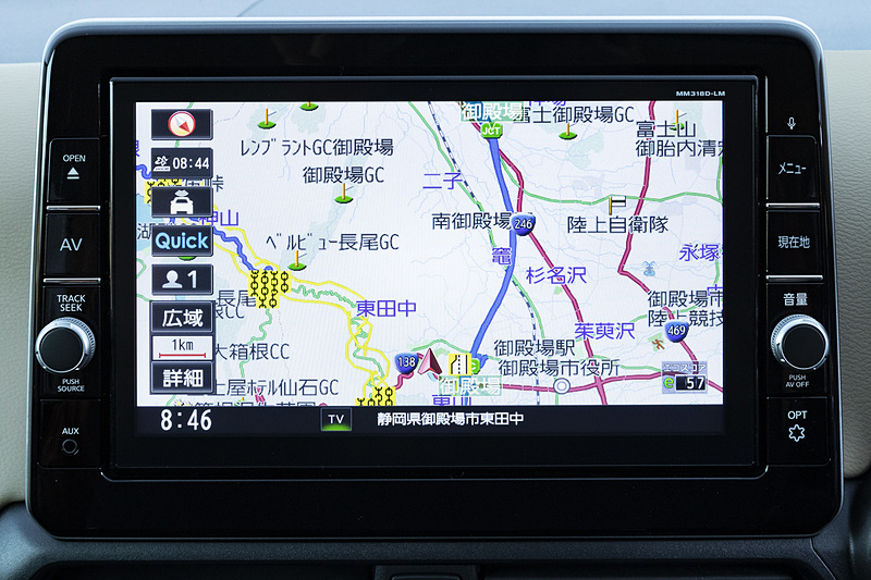 標準はアンテナや6スピーカーを備えたオーディオレス仕様。ナビゲーションは標準的な7インチだけでなく、写真の9インチタイプも装着可能