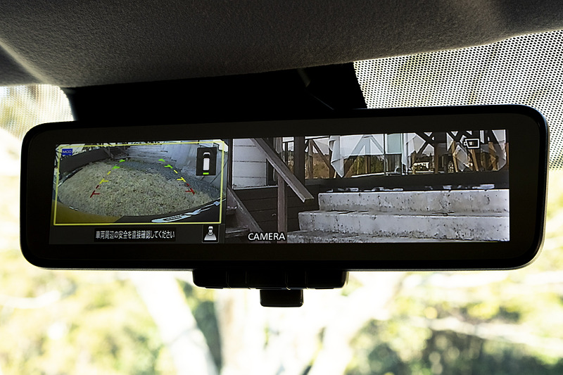 GとTグレードには三菱車初となるデジタルルームミラーをオプション設定。パッケージオプションとなるマルチアラウンドモニターとの組み合わせでさまざまな表示が可能