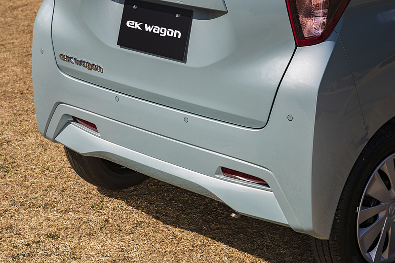 バンパーはボディ同色