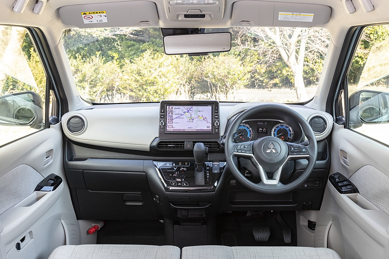 グレーのインテリアカラーで明るくカジュアルな室内