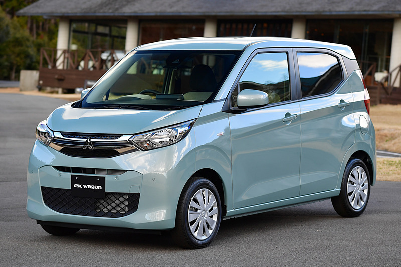 eKワゴンのボディカラーは写真の「ミントブルーメタリック」など7種類をラインアップ