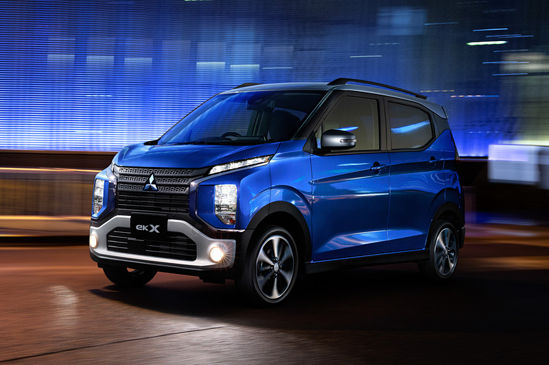 eKクロスの走行イメージ。eKクロスのWLTCモード燃費は16.8km/L～21.2km/L