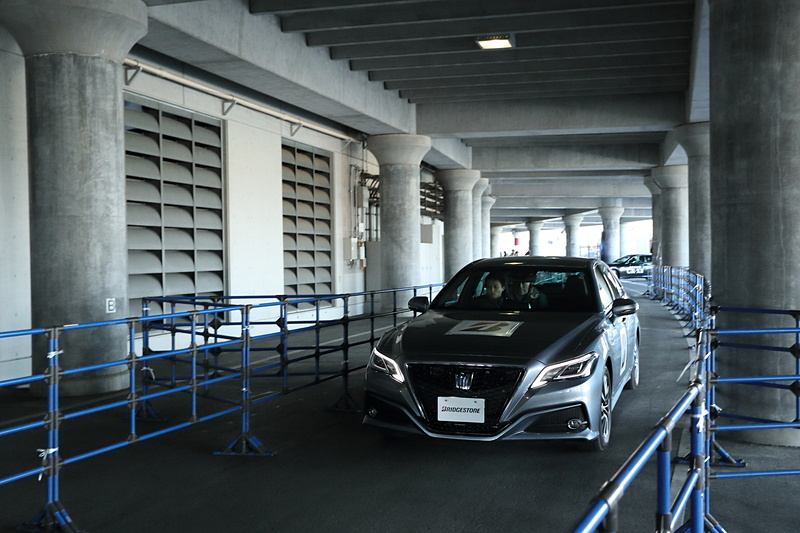 GR-XIIの新品と40％摩耗品、従来品の40％摩耗品の3種類の試乗車に同乗。その音の違いを確認した