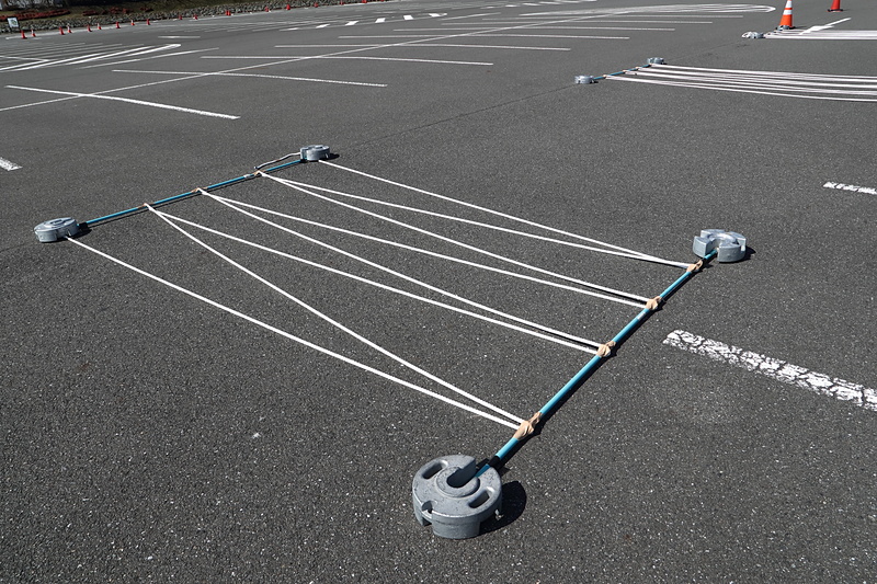 路面との接地形状の最適化により、段差を乗り越える際の衝撃を5％軽減。実際にロープを置いて作られた波状路を試乗してみると、従来品に比べて衝撃が穏やかに感じられた