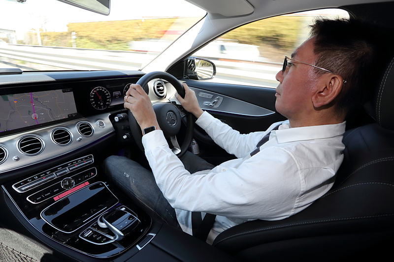 トヨタ自動車「クラウン」とメルセデス・ベンツ「Eクラス」で一般道と高速道路の走りを体感。非常に高い静粛性と運動性能、ストレスなく走れるスムーズさも感じられた