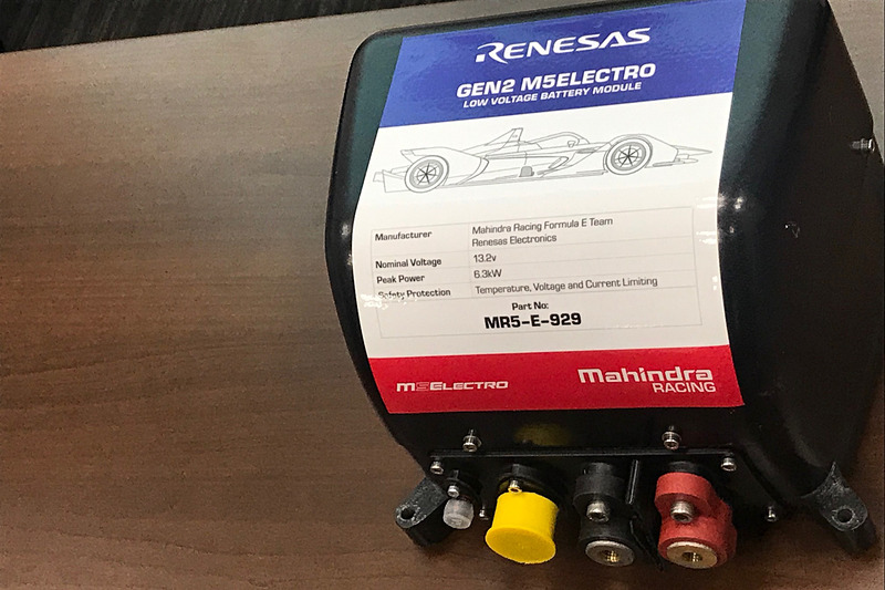 門外不出のブラックボックスがあった。持ってみると意外と重い