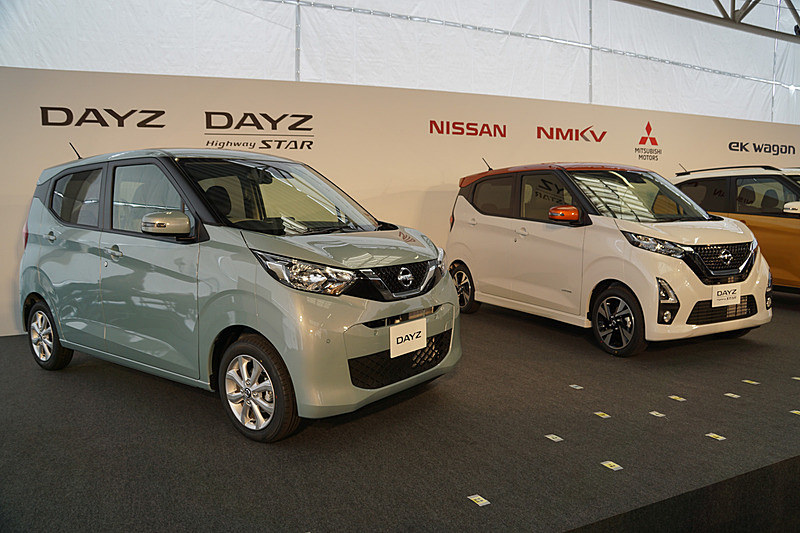 三菱自動車工業 水島製作所で開催されたオフライン式でエクステリアが公開された