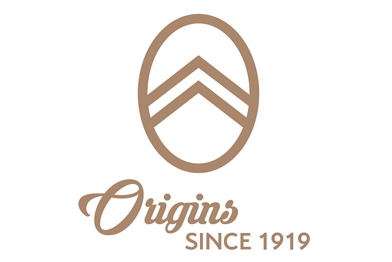 オリジンズロゴをフロントドアに配置