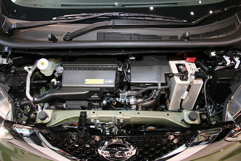 最高出力38kW（52PS）/6400rpm、最大トルク60Nm（6.1kgfm）/3600rpmを発生する自然吸気の直列3気筒DOHC 0.66リッターエンジン「BR06」型を搭載