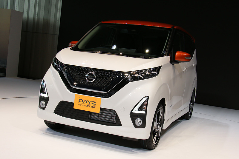 ルーフやドアミラーなどのカラーリングが異なる2トーン仕様はデイズ ハイウェイスター専用