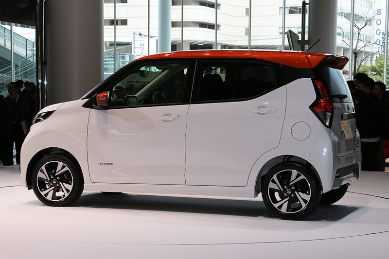 デイズ ハイウェイスター全車で上下2段式のLEDヘッドライトを標準装備する