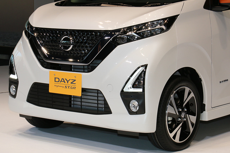 デイズ ハイウェイスター全車で上下2段式のLEDヘッドライトを標準装備する