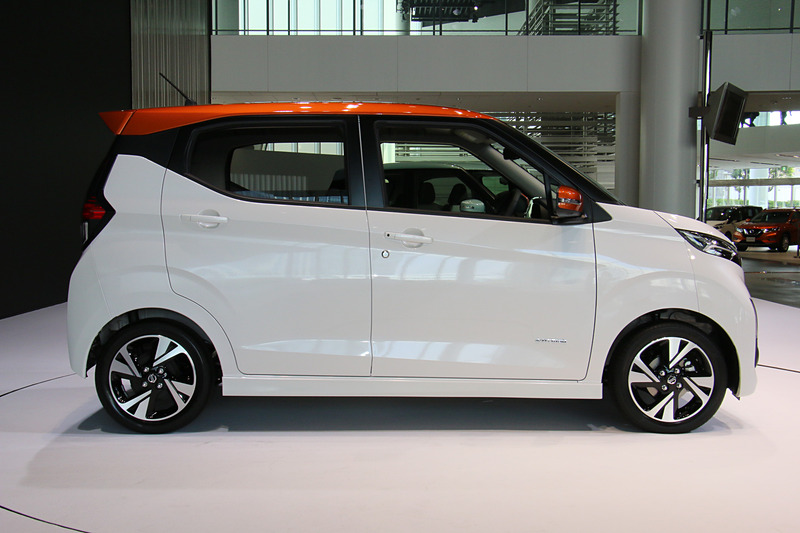 デイズ ハイウェイスター全車で上下2段式のLEDヘッドライトを標準装備する