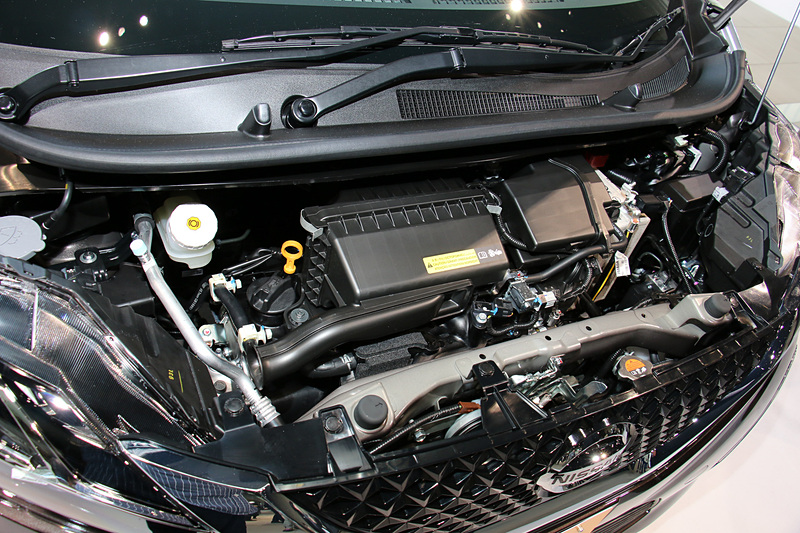 デイズ ハイウェイスター全車で「SM21」型モーターを使う「S-HYBRID(スマートシンプルハイブリッド)」を採用。モーターは最高出力2.0kW(2.7PS)/1200rpm、最大トルク40Nm(4.1kgfm)/100rpmを発生。自然吸気エンジン(左)では最高出力38kW(52PS)/6400rpm、最大トルク60Nm(6.1kgfm)/3600rpmを発生。ターボエンジン(右)では最高出力47kW(64PS)/5600rpm、最大トルク100Nm(10.2kgfm)2400-4000rpmを発生する