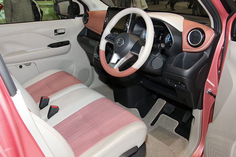 インテリアはピンクとホワイトでコーディネート。専用フロアカーペットなども用意される