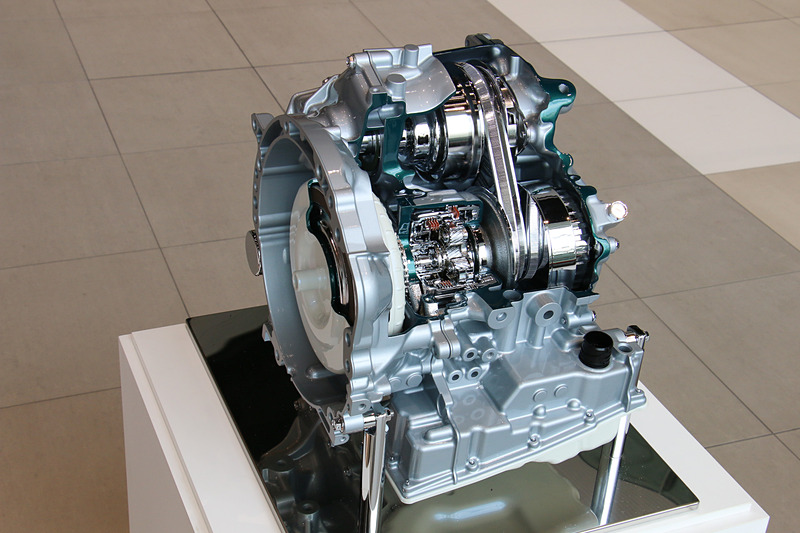 ジヤトコが開発を担当した新型CVT「Jatoco CVT-S（JF021E）」のカットモデルも展示されていた