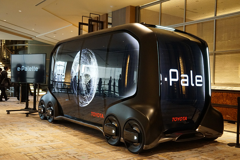 会場に展示された「e-Palette Concept」