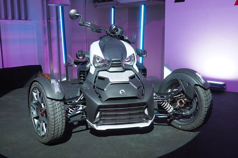 通常モデルとタイヤは同サイズながらラリータイヤと強化ホイールとなるほか、KYBのショックアブソーバー、フロントグリルプロテクション、ハンドガードを装備する