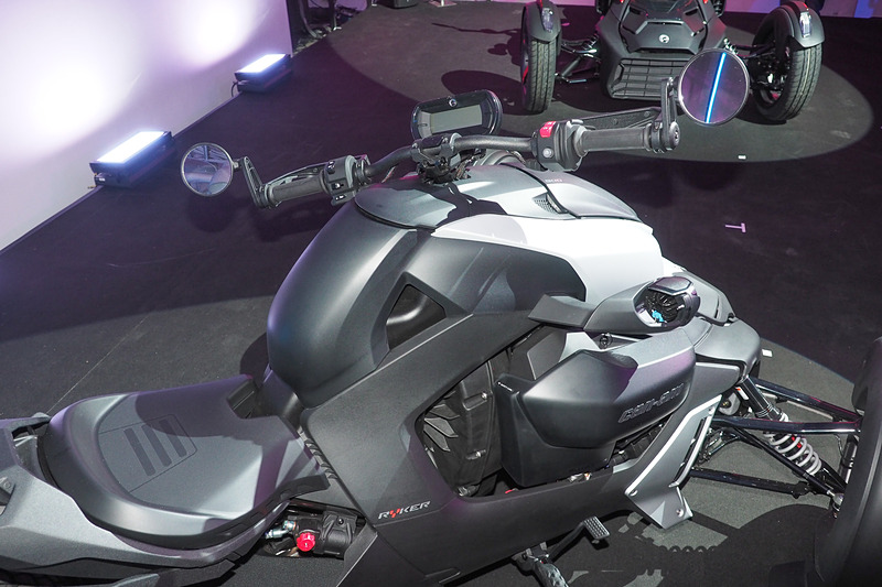 通常モデルとタイヤは同サイズながらラリータイヤと強化ホイールとなるほか、KYBのショックアブソーバー、フロントグリルプロテクション、ハンドガードを装備する