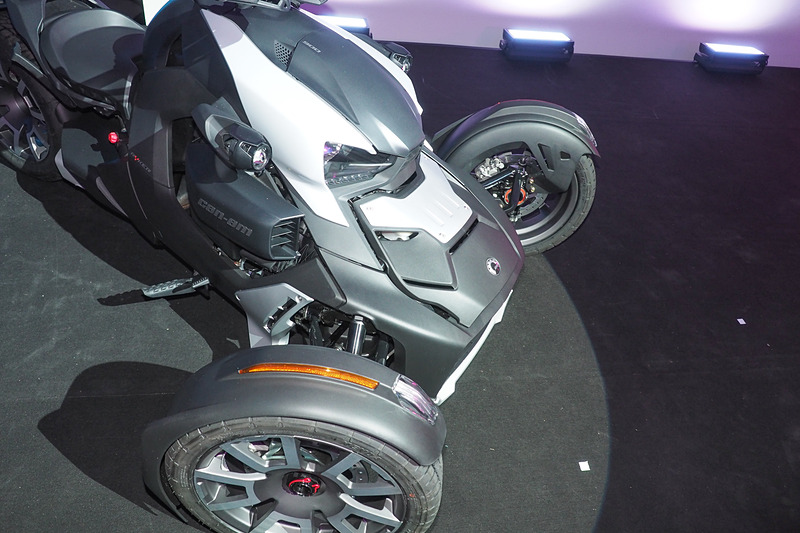 通常モデルとタイヤは同サイズながらラリータイヤと強化ホイールとなるほか、KYBのショックアブソーバー、フロントグリルプロテクション、ハンドガードを装備する