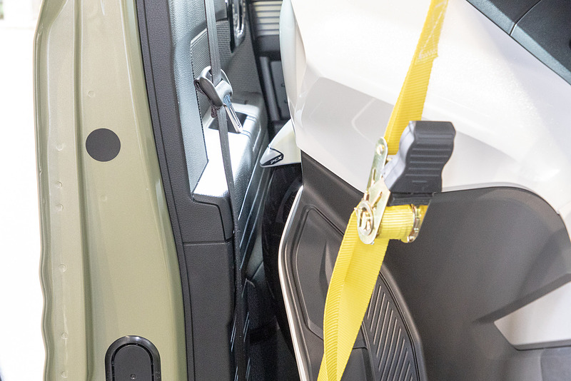 左は内装とギリギリ。積み方次第ではもうちょっと改善しそうだが、積み込みの時間はかかりそう