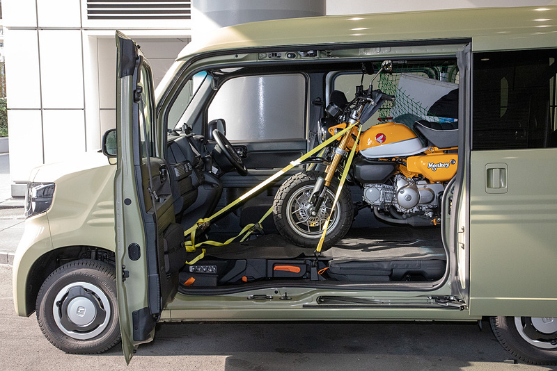 真っすぐに積めるのが気持ちいい。積み込みも楽なので積むのにかかる時間も短い。グロムも同じだと思うので、N-VANにこれらの車種は合うと言えよう