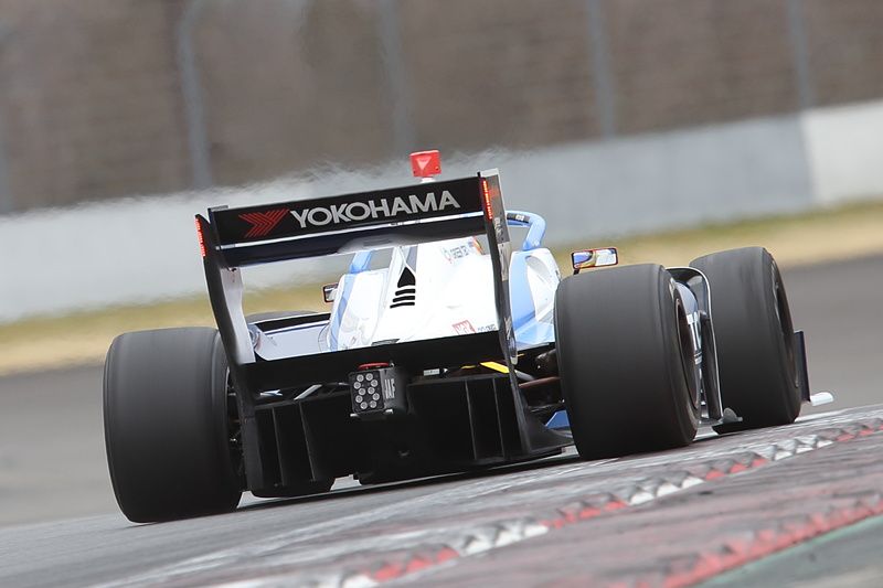 様々な角度から見るSF19のフォルム