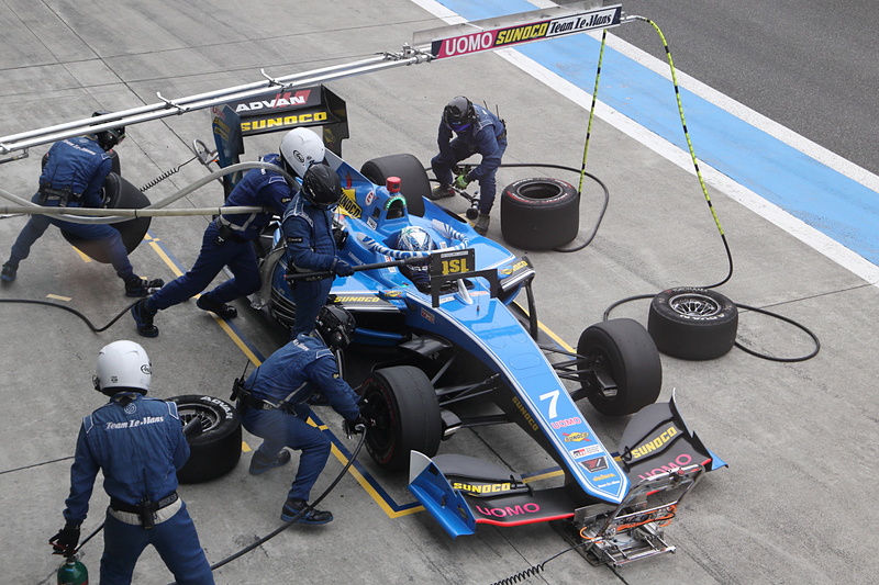 開幕戦を控え各チームともに各部のセッティングに余念のない2日間であった