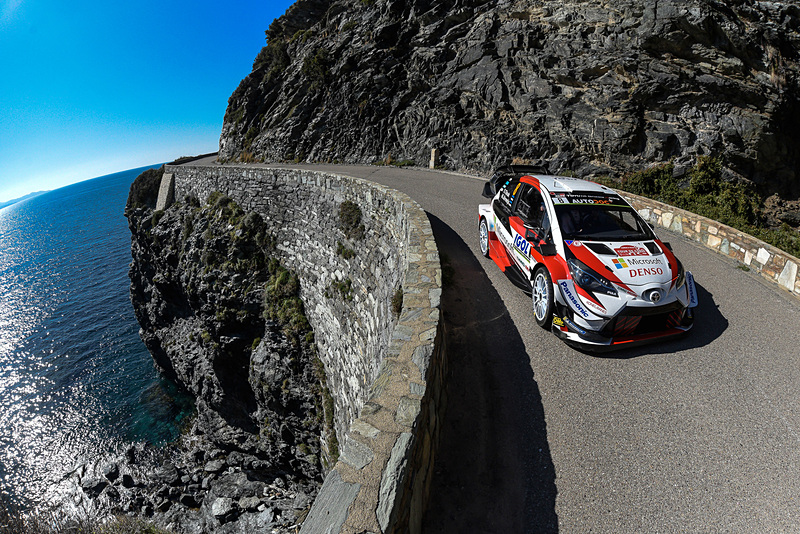 オィット・タナック、マルティン・ヤルヴェオヤ組の「ヤリスWRC」8号車