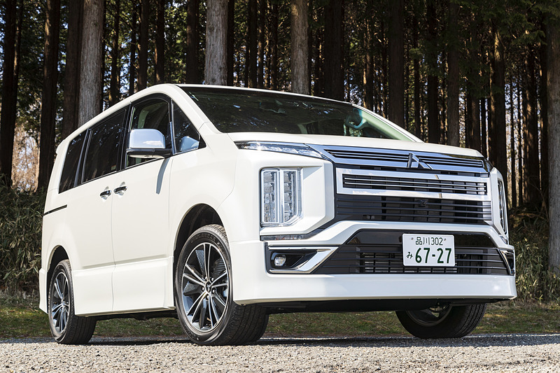 デリカD：5 URBAN GEAR G-Power package 7人乗り（ウォームホワイトパール）