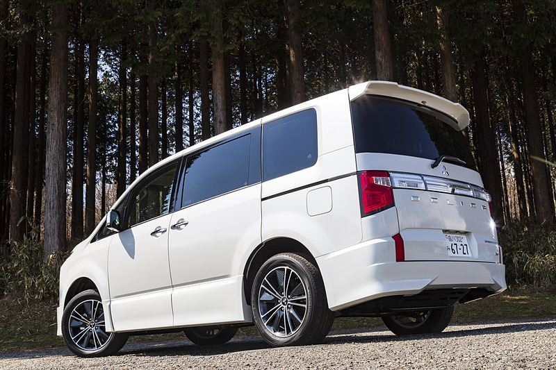 デリカD：5 URBAN GEAR G-Power package 7人乗り（ウォームホワイトパール）