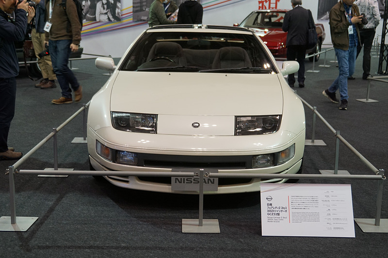 フェアレディZ（Z32型）。Zの伝統と革新を体現し、当時の最新技術を数多く搭載