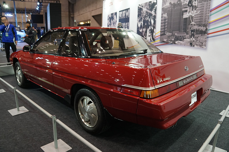 アルシオーネは、当時量産車として世界トップレベルの空力性能を備え、水平対向6気筒を搭載する高速AWDツアラーとして話題になった