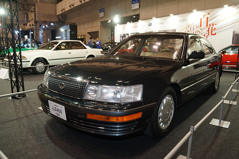 LS400は「優れた走行性能と圧倒的な静粛性」を高い次元で両立させ、その高いクオリティは、その後の世界中の高級車開発にも大きな影響を与えることになった