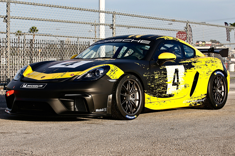 718 ケイマン GT4 クラブスポーツのボディサイズは4456×1778×1238mm（全長×全幅×全高、ホイールベースは2456mm。車両総重量は1320kg