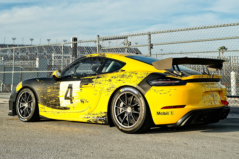 718 ケイマン GT4 クラブスポーツのボディサイズは4456×1778×1238mm（全長×全幅×全高、ホイールベースは2456mm。車両総重量は1320kg