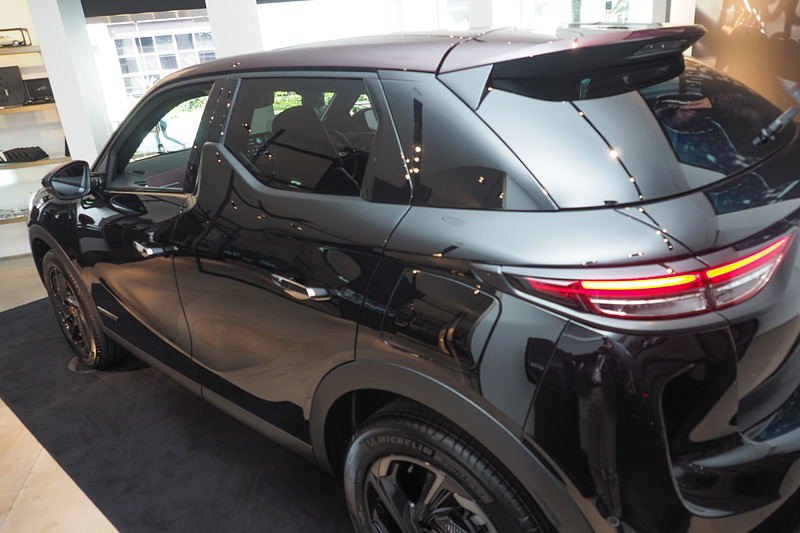 リアからフロントにかけての側面