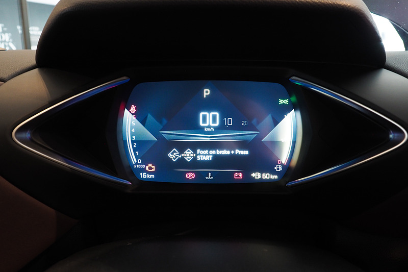 メーターパネルは「フルデジタルドライビングディスプレイ」